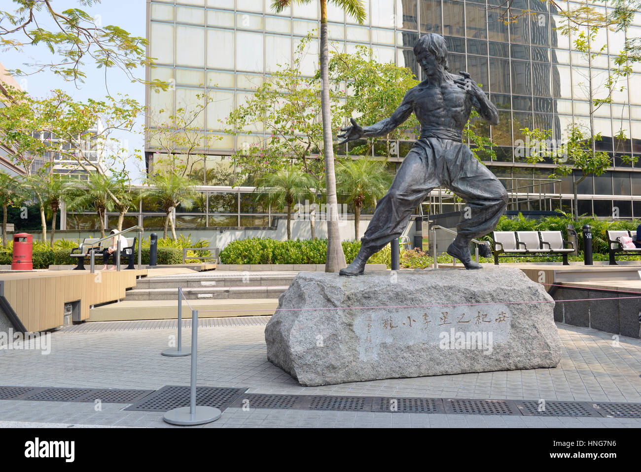 HONG KONG CA. FEBRUAR 2017. Bruce Lee Statue in Kowloon Hong Kong, erinnert an die vollendete Kampfsportler und Schauspieler, bekannt geworden durch seine Stockfoto