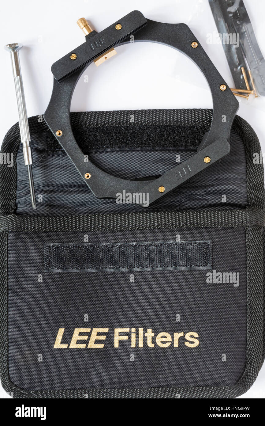 Filter-Halter, Zubehör und Tasche von Lee Filter Stiftung Kit für 100mm-System für Langzeitbelichtung Fotografie auf weißem Hintergrund Stockfoto