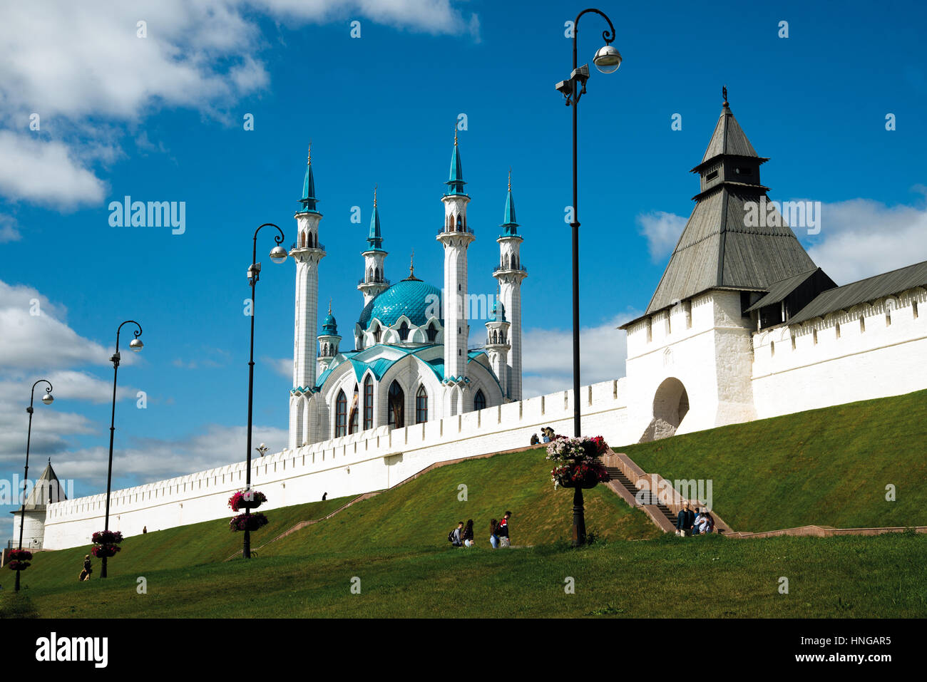 Ein Blick auf alte Kasaner Kreml und neue großartige Moschee Kul-Sharif Stockfoto