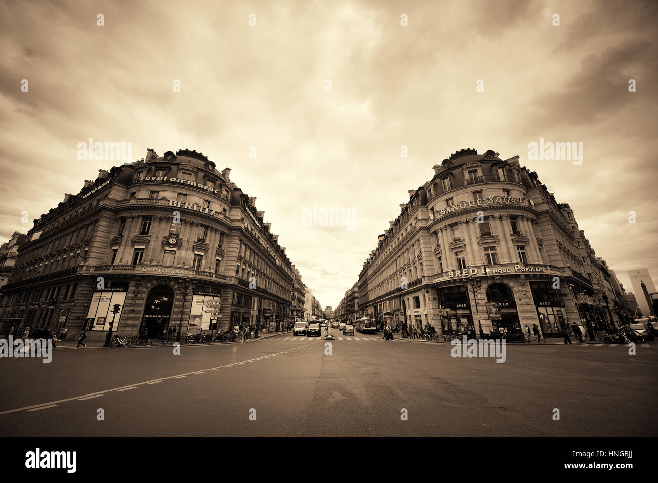 PARIS, Frankreich, 13. Mai: City street view am 13. Mai 2015. Mit der Bevölkerung von 2 M, Paris ist die Hauptstadt und die bevölkerungsreichste Stadt Frankreichs. Stockfoto