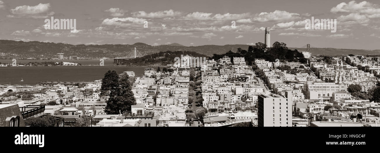 Straße am Hügel in San Francisco Panorama Aussicht vom oberen Ende der Lombard Street Stockfoto