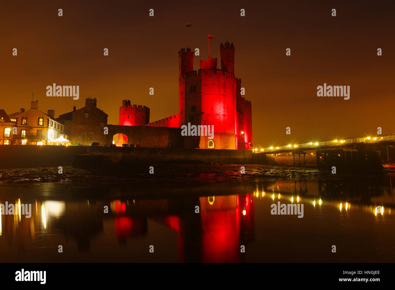 Caernarfon Castle at Night, Gwynedd, North Wales, Vereinigtes Königreich, Stockfoto