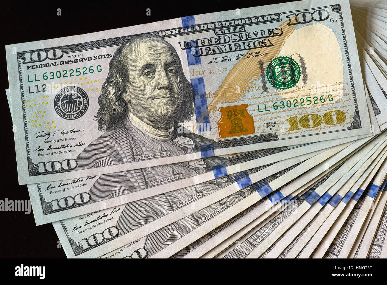 Vereinigte Staaten von Amerika USD 100 hundert Dollar Federal Reserve Note Fan aus schwarzem Hintergrund Stockfoto