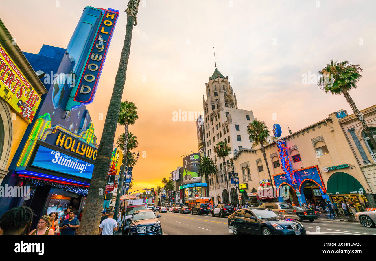 Los Angeles, Kalifornien, Usa. 2016/07/23:Hollywood Boulevard, Boulevard, Straße bei Sonnenuntergang, Los Angeles, Kalifornien, Usa. Stockfoto