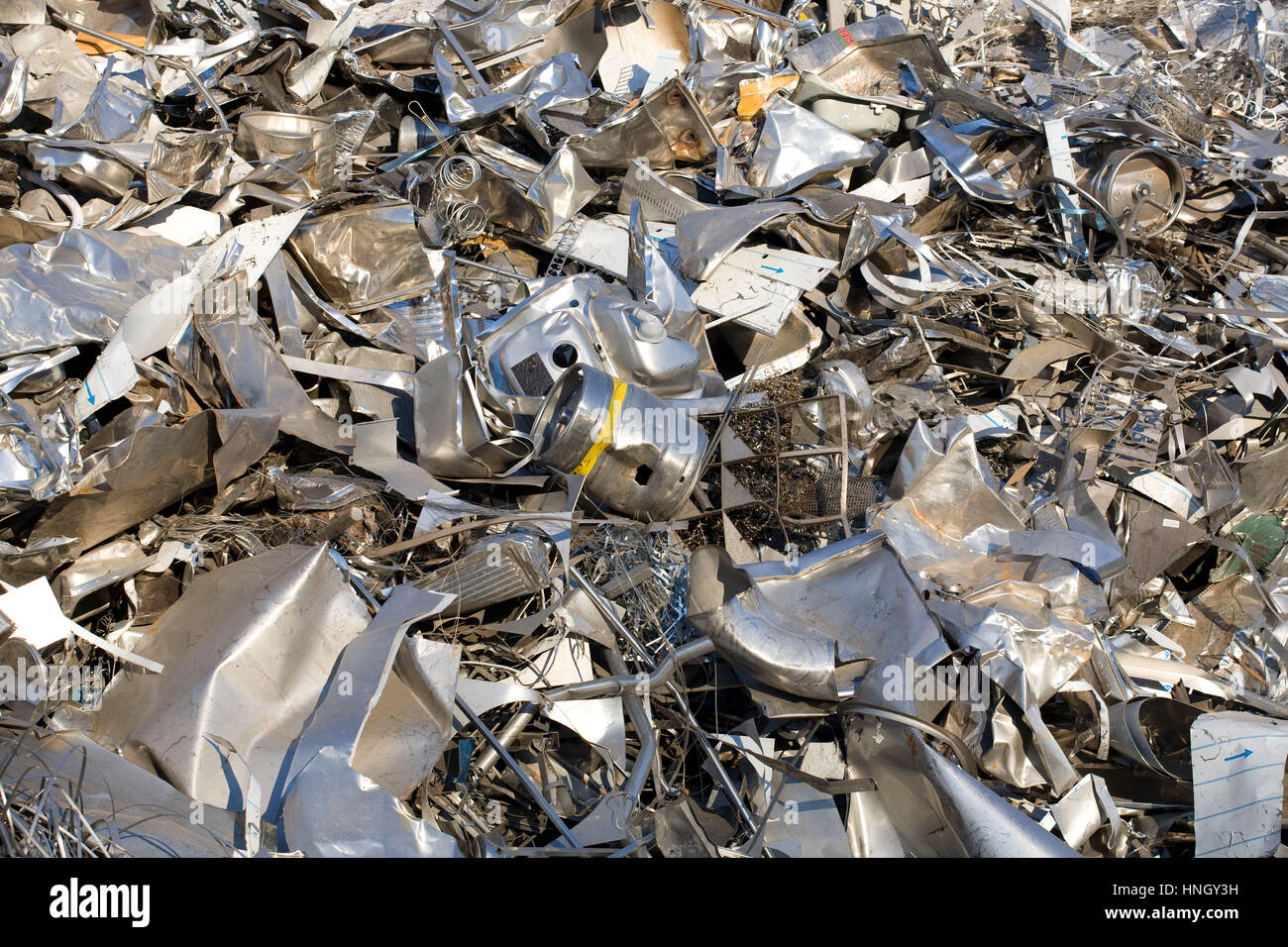 Deutschland, Ruhrgebiet, Dortmund, Hafen am Dortmund-Ems-Kanal, Hof mit alten Metall Schrott. Stockfoto