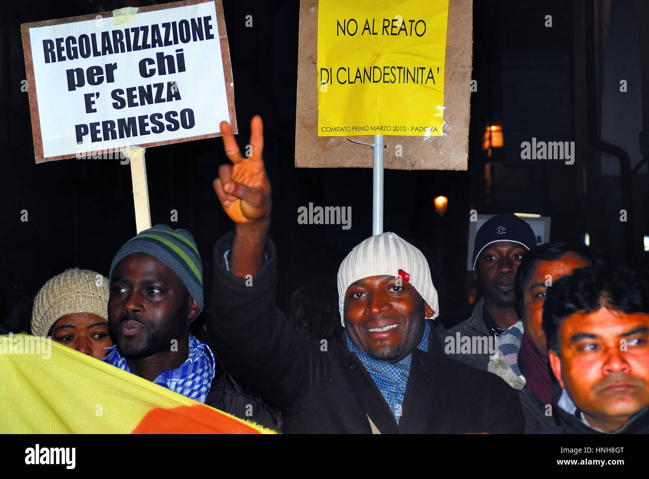 Padua, Italien. 1. März. 2010. Demonstration gegen das Verbrechen der illegalen Einwanderung. Hundert Einwanderer fordern Sie eine Aufenthaltserlaubnis. Stockfoto