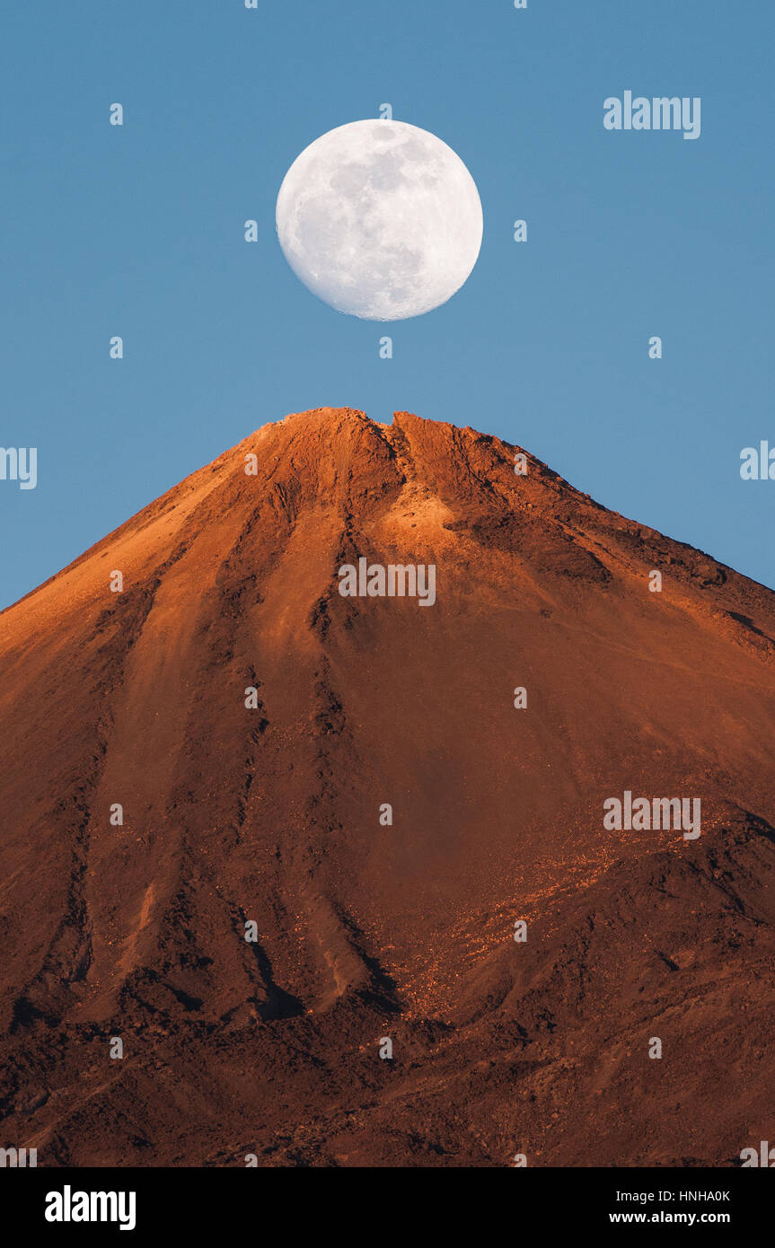 Der Vollmond über den Berg Teide, Teneriffa Stockfoto