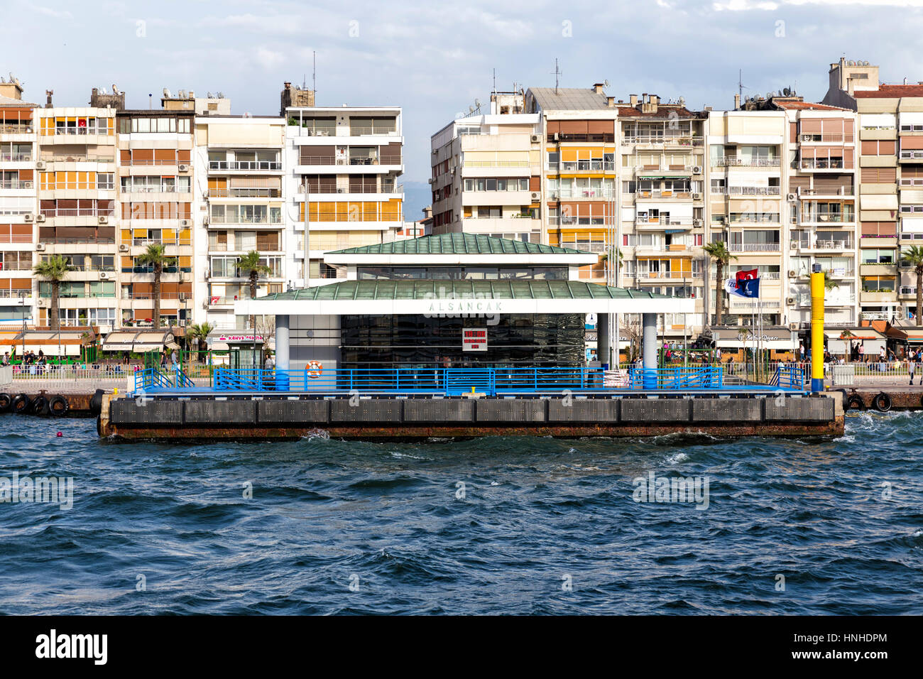 Alsancak Fähranleger. Alsancak ist ein zentral gelegenen großen Viertel in Izmir, Türkei, innerhalb der Grenzen des metropolitan District Konak. Stockfoto