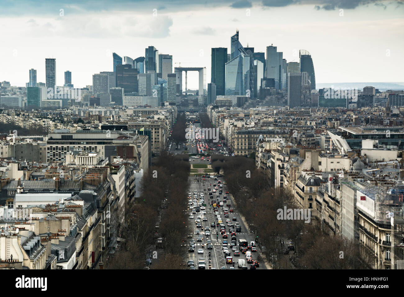 Luftaufnahme von Paris und La Défense und dem Finanzviertel. Paris, Frankreich, Europa Stockfoto