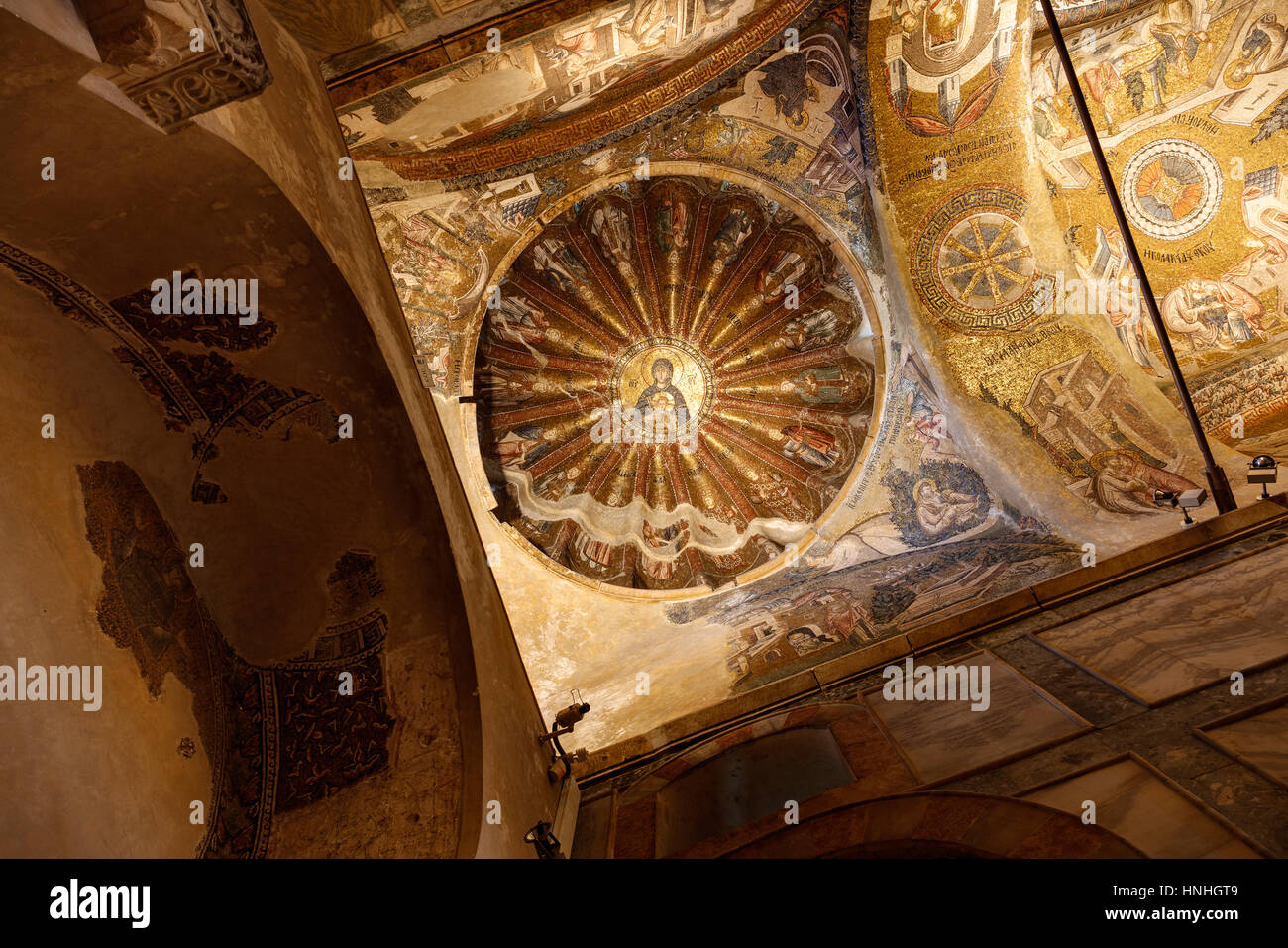 ISTANBUL, Türkei - 23. Dezember 2015: Mosaik der Jungfrau und Mutter mit Kind, Norden Kuppel des inneren Narthex in der Kirche des Heiligen Erlösers in Chora, Istanbul, Türkei Stockfoto