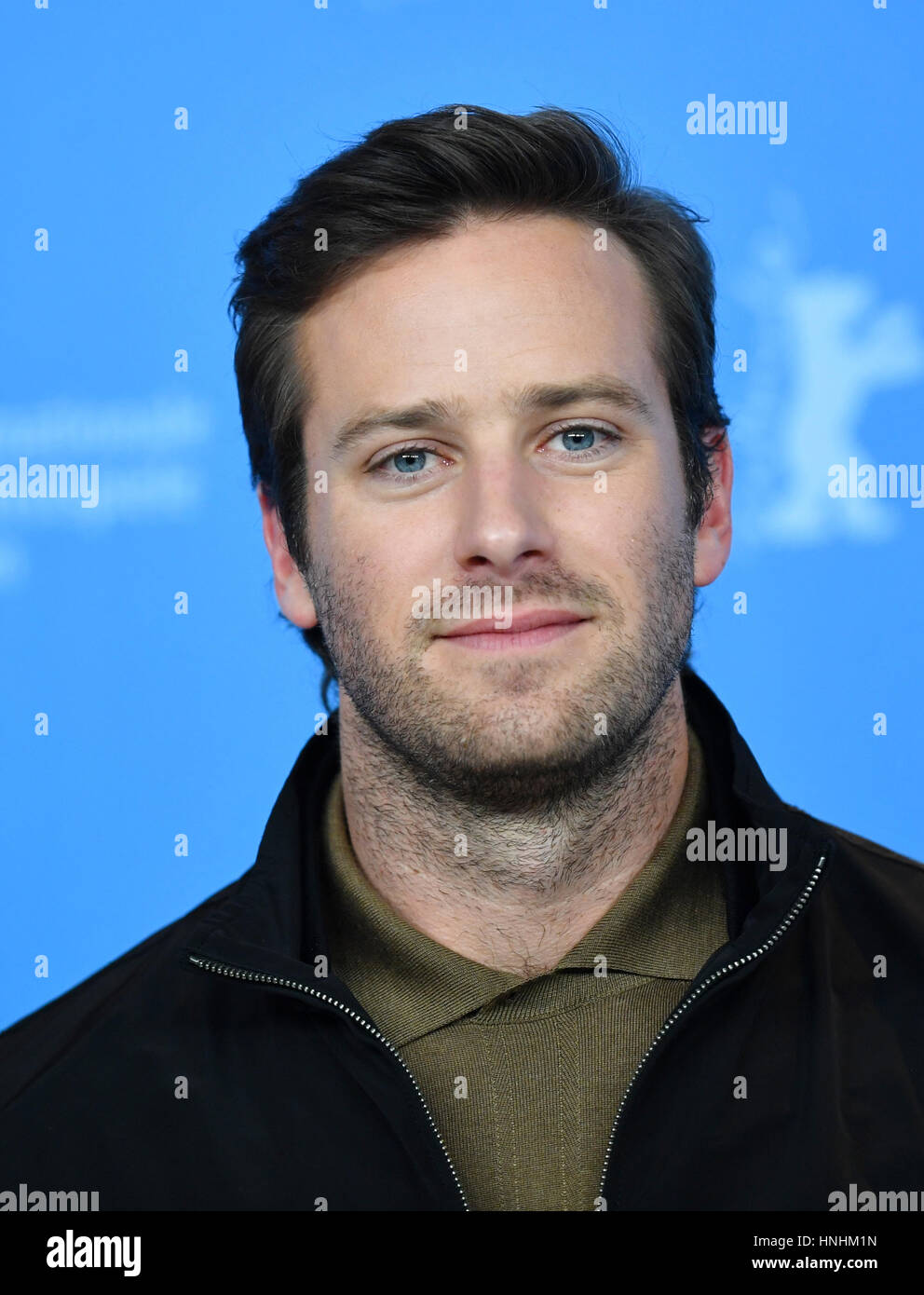 US-amerikanischer Schauspieler Armie Hammer, fotografiert während der Foto-Shooting für den Film "Nennt mich bei deinem Namen" während der 67. Internationalen Filmfestspiele Berlin in Berlin, Deutschland, 13. Februar 2017. Der Film läuft im Panorama special. Foto: Jens Kalaene/Dpa-Zentralbild/dpa Stockfoto