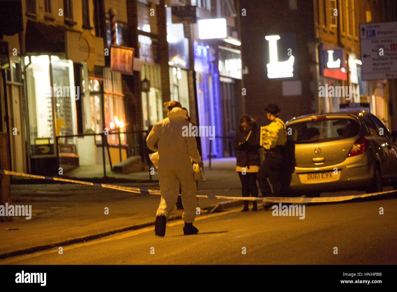 Oxford, UK. 13. Februar 2017. Polizei-Vorfall geschlossen stark befahrenen Straße in Headington, Oxford Credit: Pete Lusabia/Alamy Live News Stockfoto