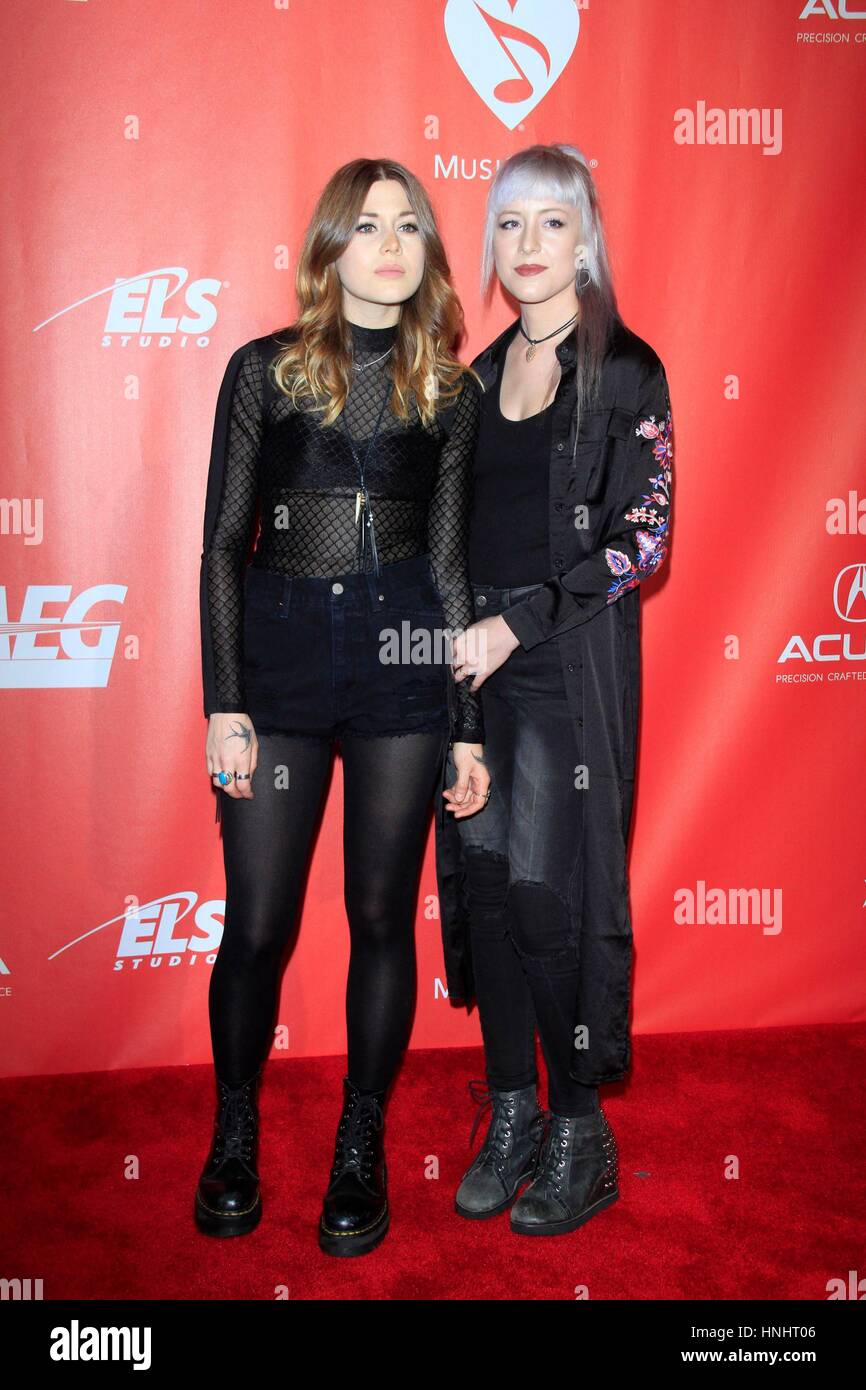 Los Angeles, CA, USA. 10. Februar 2017. Larkin Poe, Rebecca Lovell, Megan Lovell im Ankunftsbereich für 2017 MusiCares Person des Jahres Gala, Los Angeles Convention Center, Los Angeles, CA 10. Februar 2017. Bildnachweis: Priscilla Grant/Everett Collection/Alamy Live-Nachrichten Stockfoto