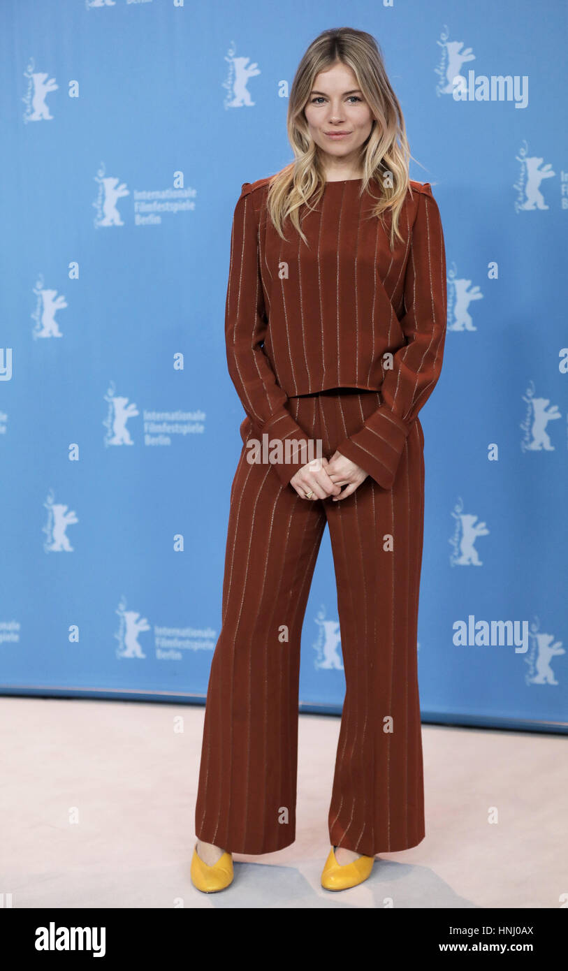 Berlin, Deutschland. 14. Februar 2017. 67. Internationalen Filmfestspiele in Berlin, Deutschland, 14. Februar 2017. Photocall 'The Lost City of Z': US-amerikanischen Schauspielerin Sienna Miller. Der Film wird in das Berlinale Special gezeigt. Foto: Britta Pedersen/Dpa/Alamy Live News Stockfoto