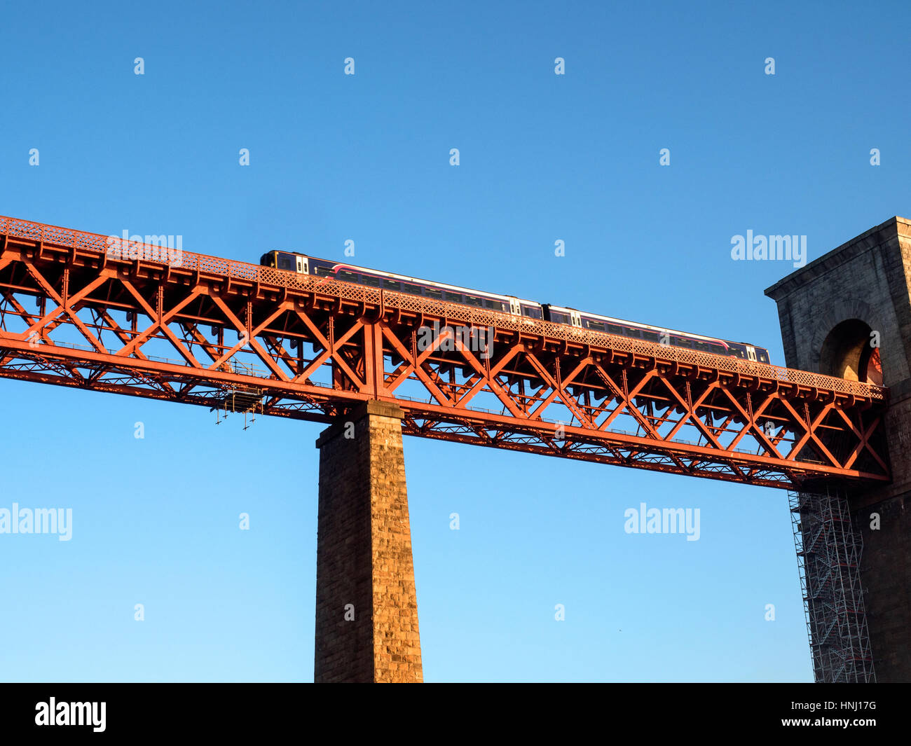 Personenzug der Forth-Brücke in North Queensferry Fife Schottland Stockfoto