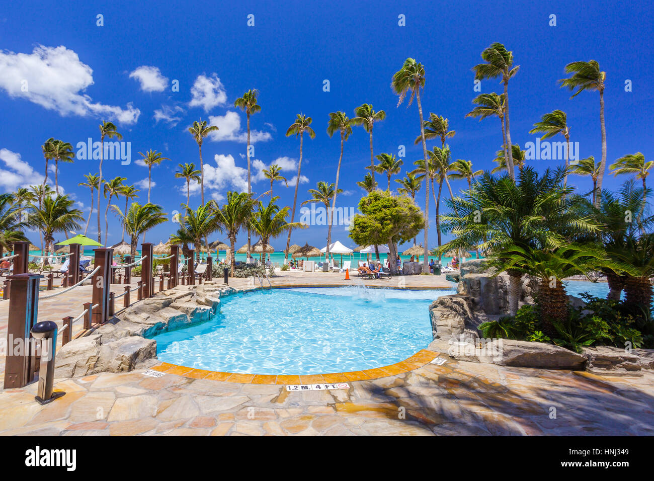 Strand Tourist Resort Swimmingpool. Aruba Reisen Stockfoto