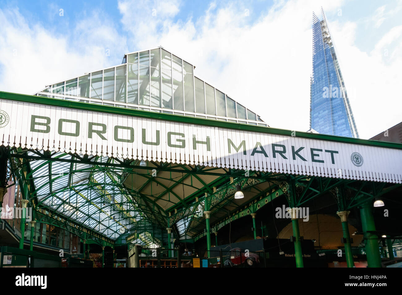 London, UK - 7. November 2016 - Borough Market mit The Shard Gebäude im Hintergrund Stockfoto