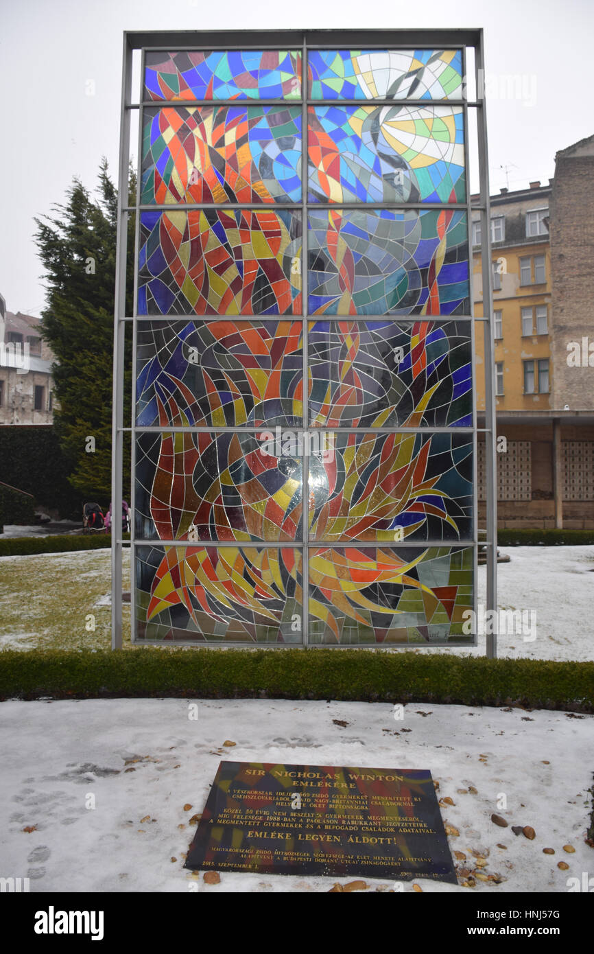 Große Synagoge Budapest, Budapest, Ungarn. Raoul Wallenberg Glasmalerei im Holocaust Memorial Park Stockfoto