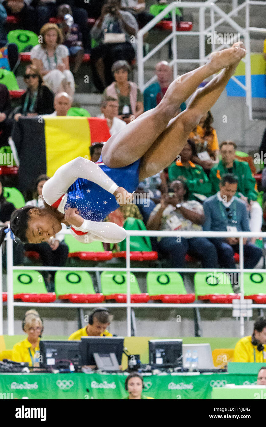 Rio De Janeiro, Brasilien. 11. August 2016.  Simone Biles (USA) führt das Bodenturnen während Frauen künstlerische Einzelmehrkampf auf 2016 Olym Stockfoto