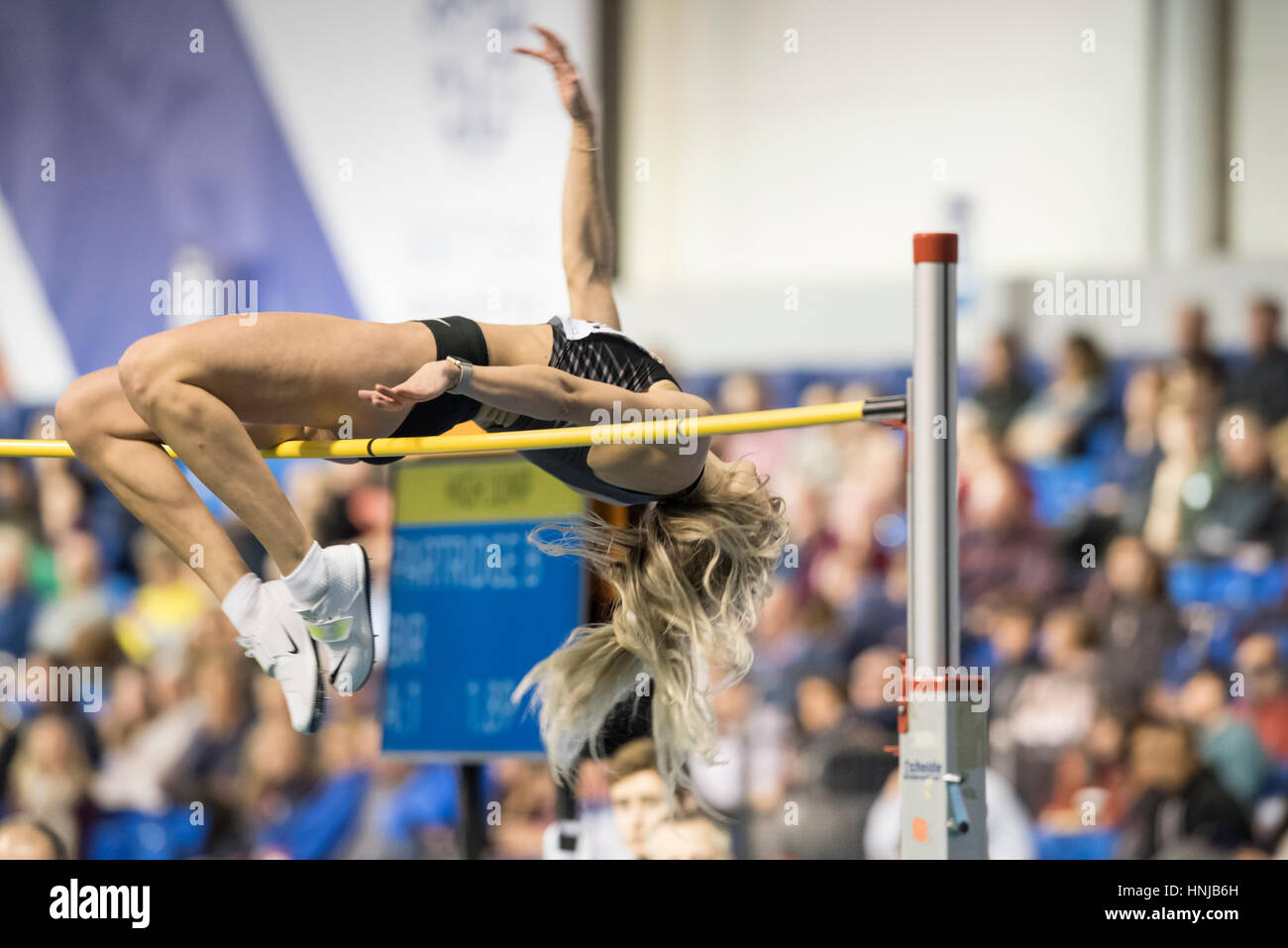 Beth Partridge konkurriert im Hochsprung der britischen Leichtathletik Indoor Team Trials am English Institute of Sport, Sheffield, Vereinigtes Königreich, auf 11 Febr Stockfoto
