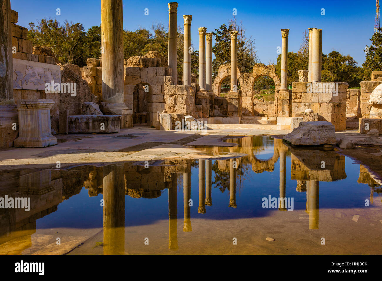 Zerstörte Wände und Säulen, antiken römischen Stadt Leptis Magna, Libyen, gut erhaltene Ruinen der größten römischen Stadt in Afrika, Mittelmeer, Termine fr Stockfoto