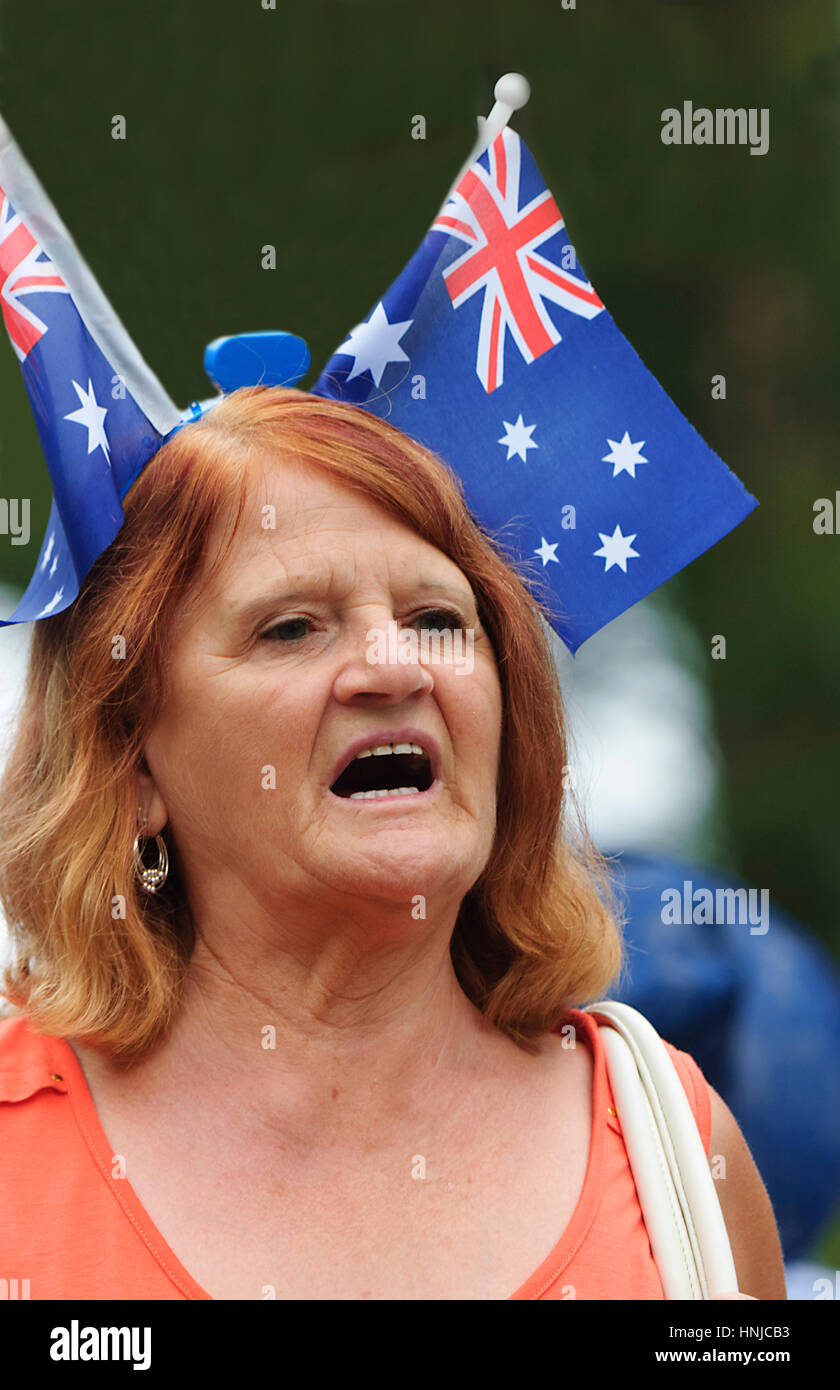 Reife Frau trägt australische Flaggen im Haar auf Australien Tag 2017, Berrima, New-South.Wales, NSW, Australien Stockfoto