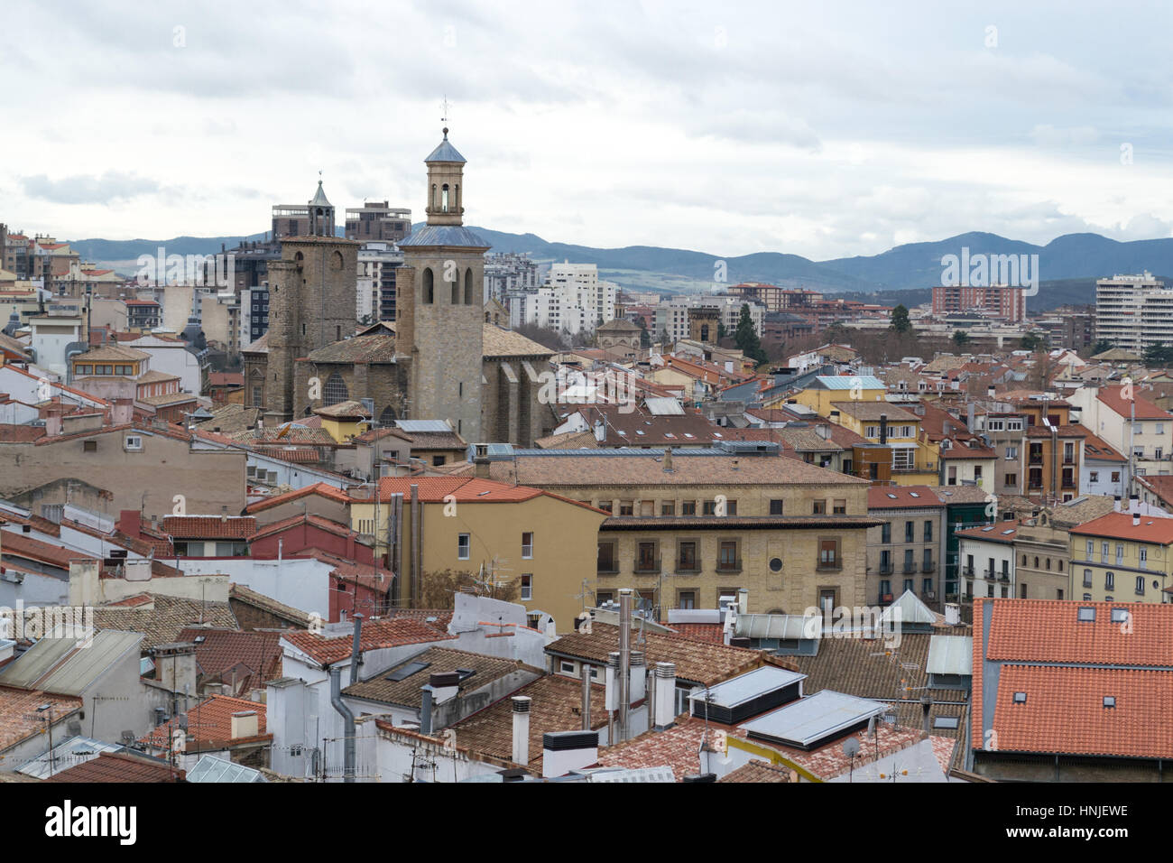 Die Bell Tower Pamplonas Kathedrale bietet eine fantastische Aussicht auf die Altstadt Stockfoto