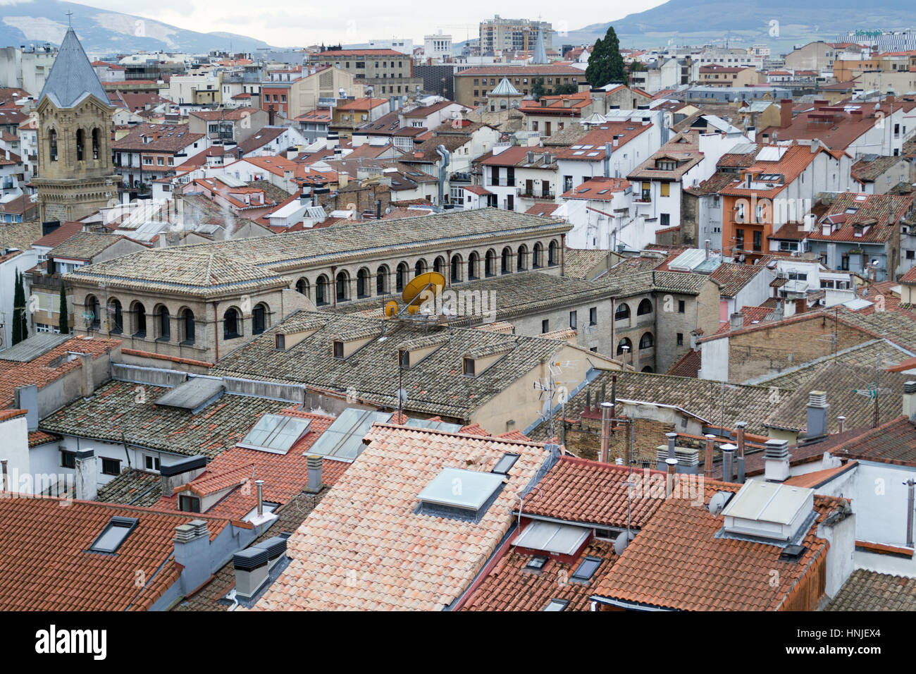 Die Bell Tower Pamplonas Kathedrale bietet eine fantastische Aussicht auf die Altstadt Stockfoto