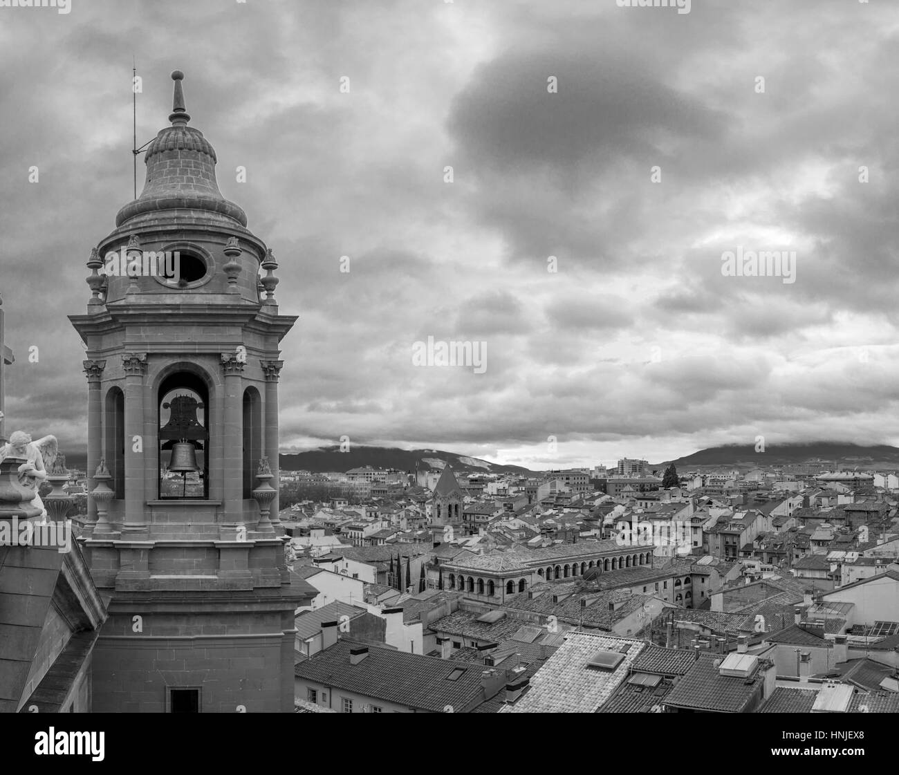 Die Bell Tower Pamplonas Kathedrale bietet eine fantastische Aussicht auf die Altstadt Stockfoto
