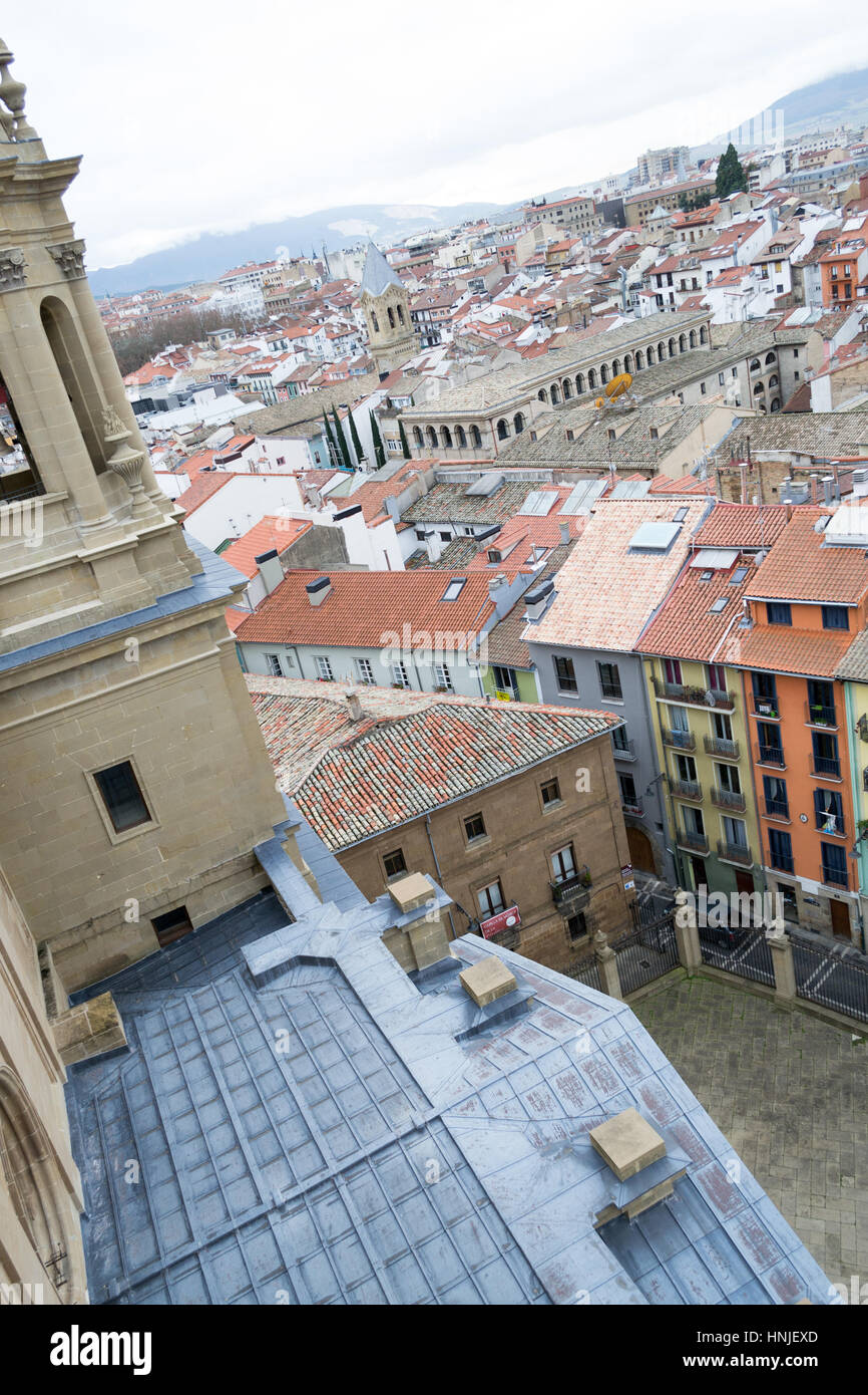 Die Bell Tower Pamplonas Kathedrale bietet eine fantastische Aussicht auf die Altstadt Stockfoto