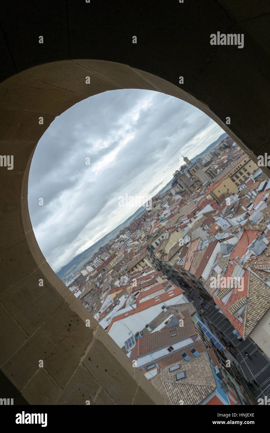 Die Bell Tower Pamplonas Kathedrale bietet eine fantastische Aussicht auf die Altstadt Stockfoto