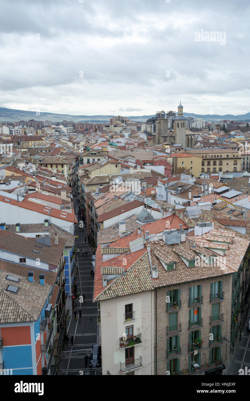 Die Bell Tower Pamplonas Kathedrale bietet eine fantastische Aussicht auf die Altstadt Stockfoto
