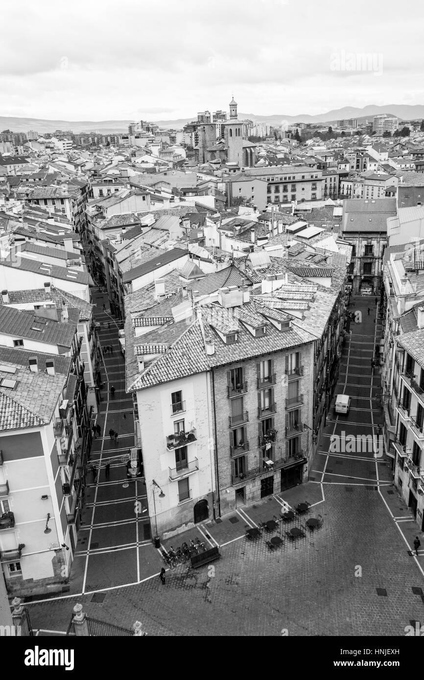 Die Bell Tower Pamplonas Kathedrale bietet eine fantastische Aussicht auf die Altstadt Stockfoto