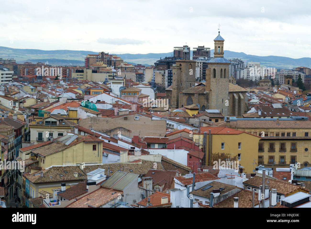 Die Bell Tower Pamplonas Kathedrale bietet eine fantastische Aussicht auf die Altstadt Stockfoto