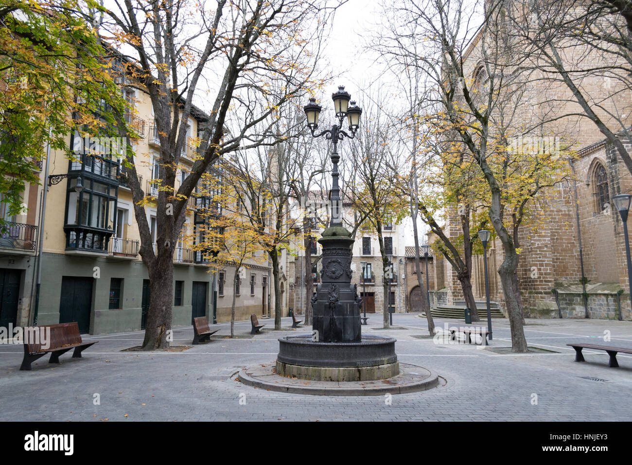 San Jose-Platz befindet sich die Kathedrale von Pamplona ist ein Ort der Entspannung nach Hause von der Samstag-Flohmarkt. Stockfoto