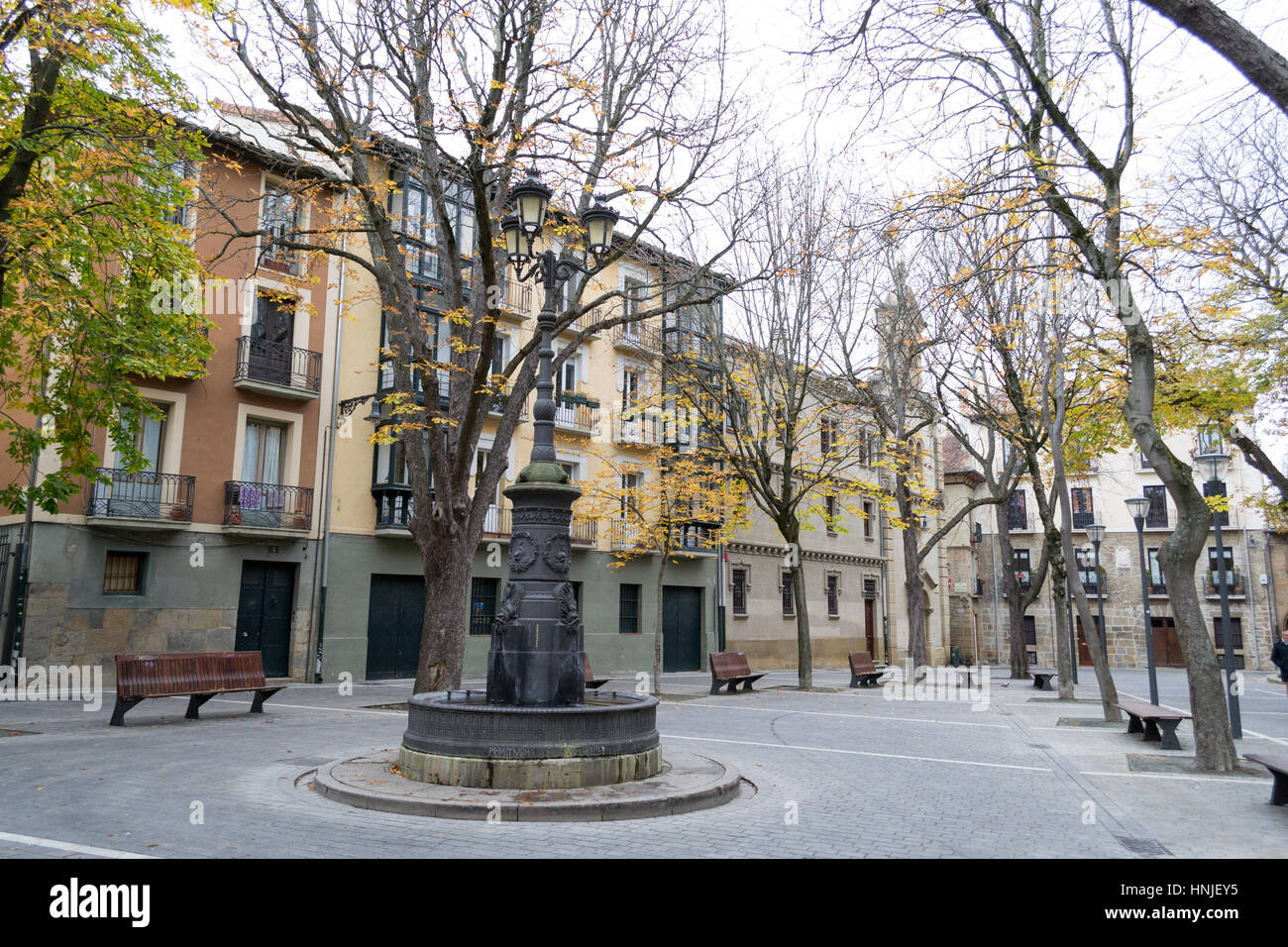 San Jose-Platz befindet sich die Kathedrale von Pamplona ist ein Ort der Entspannung nach Hause von der Samstag-Flohmarkt. Stockfoto