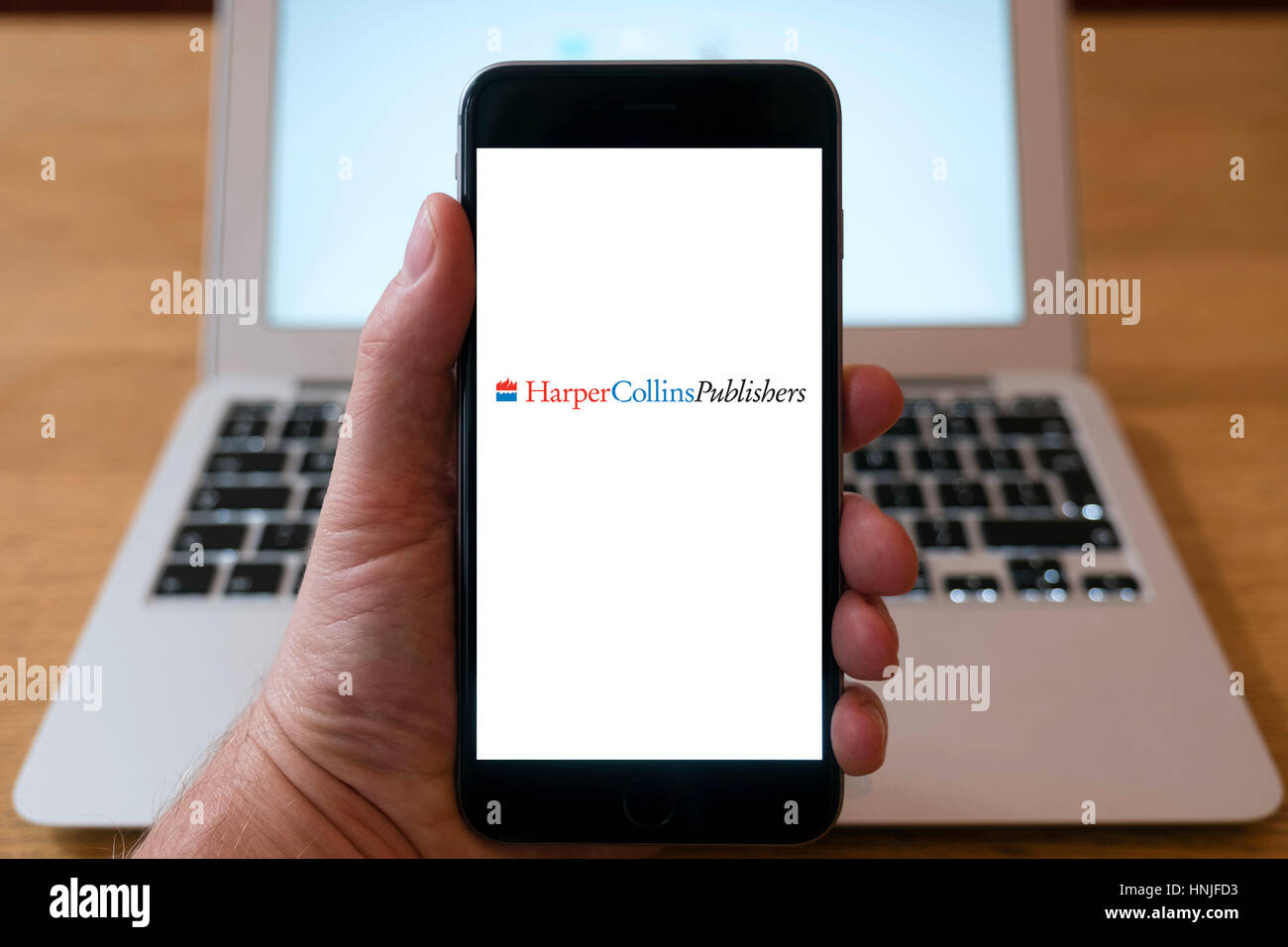 Harper Collins Logo für Buchverlage auf dem Smartphone-Bildschirm. Stockfoto