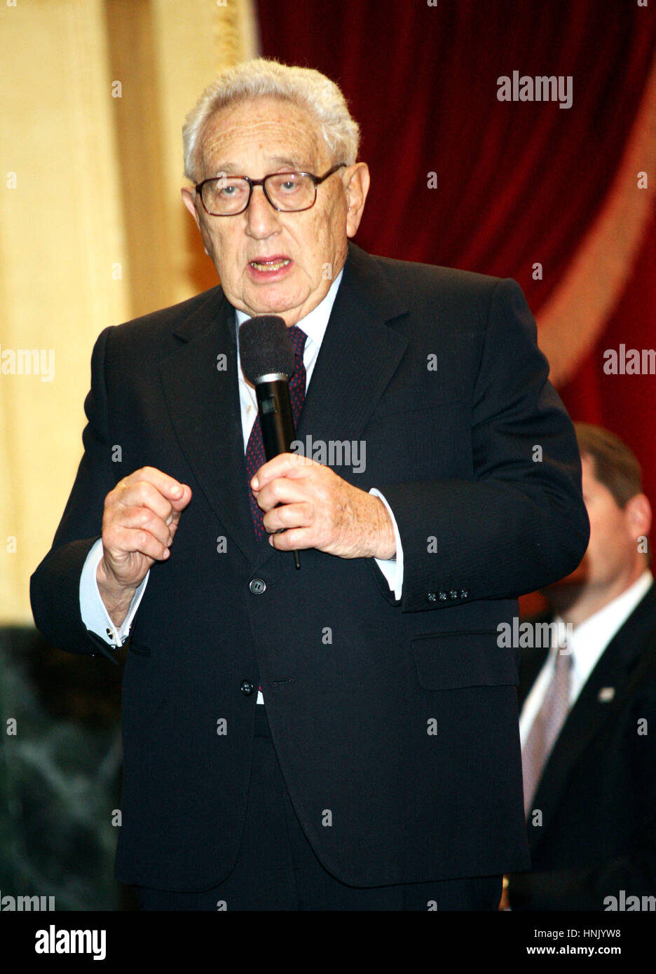 Henry Kissinger spricht das Publikum bei einem McCain Exchange Forum im Millennium Broadway Hotel 8. März 2007 Stockfoto