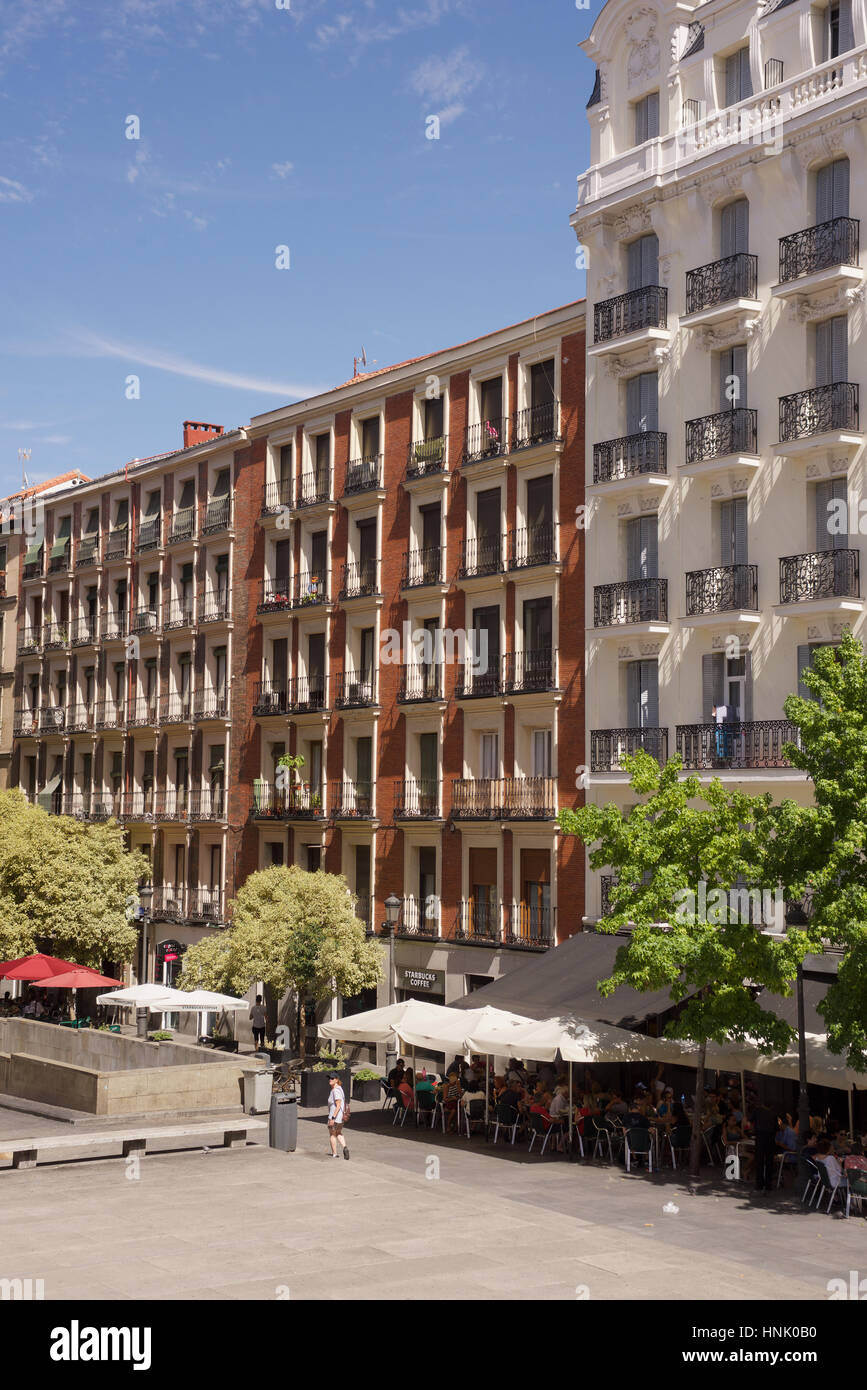 Gebäude an der Calle de Santa Isabel in Madrid, Spanien Stockfoto