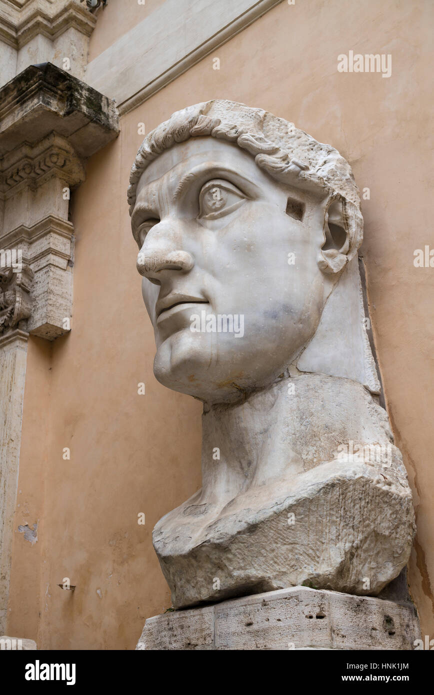 Rom. Italien. Porträt-Büste des Roman Emperor Constantine i., der große (ca. 272-74-337 n. Chr.), 313-324 n. Chr., von der kolossalen Statue fand in der Basilika-o Stockfoto