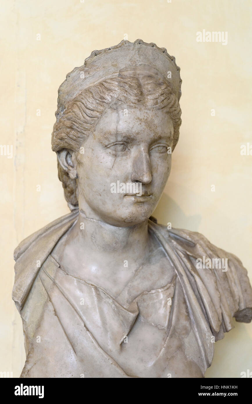 Rom. Italien. Porträtbüste, AD 130-140, von Vibia Sabina (ca. 86-136 oder 137), trägt ein Diadem. Kapitolinischen Museen. Musei Capitolini.  Aus Marmor herrsche Stockfoto