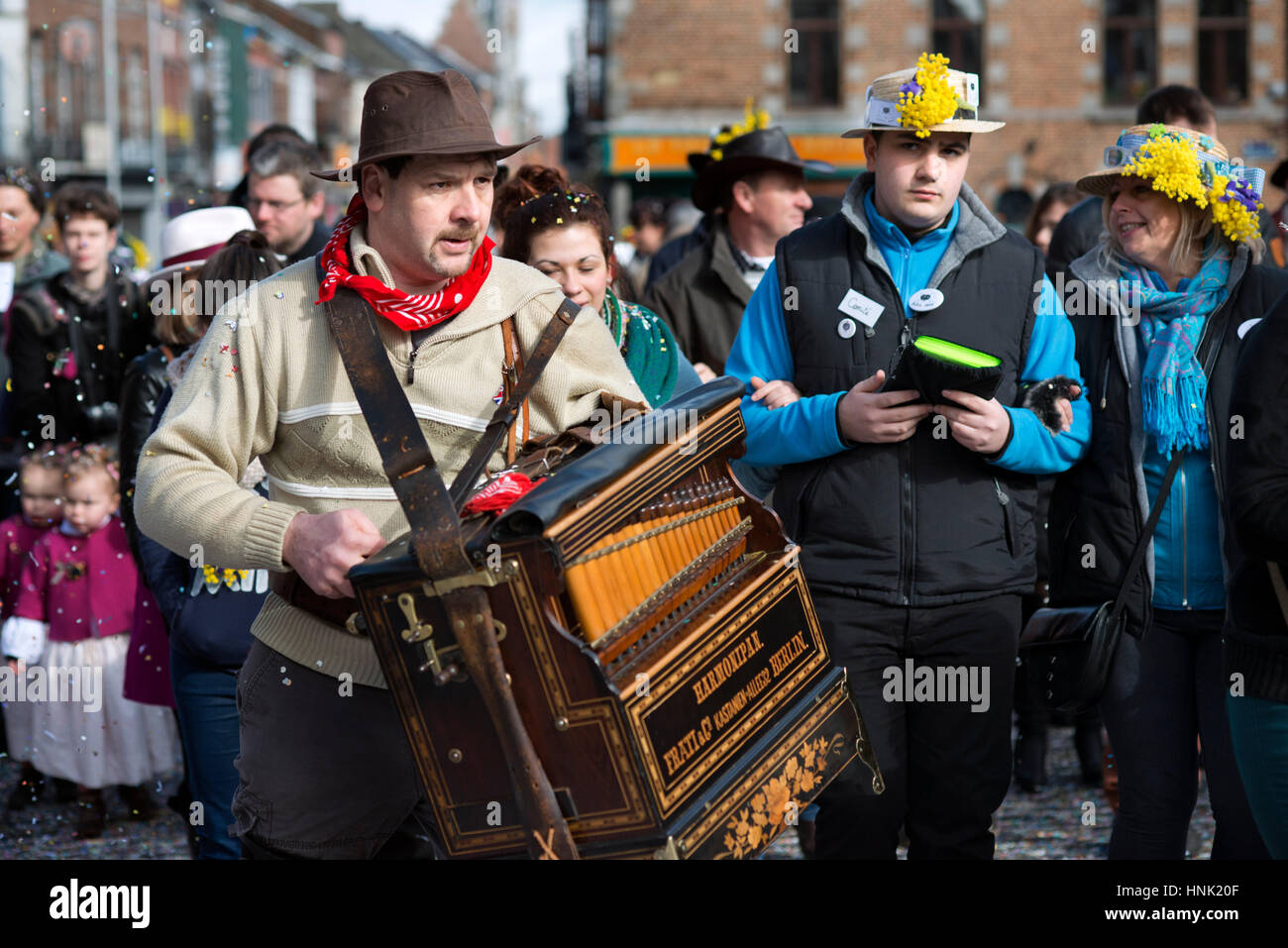 Karneval in der belgischen Stadt Binche. Der Karneval ist auf der UNESCO-Liste des immateriellen Kulturerbes der Menschheit. Binche Wallonien Belgien Europa. Stockfoto