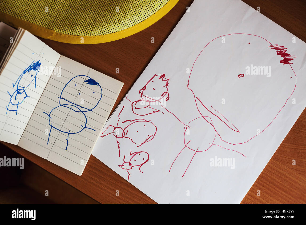 Zeichnungen eines Kindes von 3 Jahre alt. Stockfoto