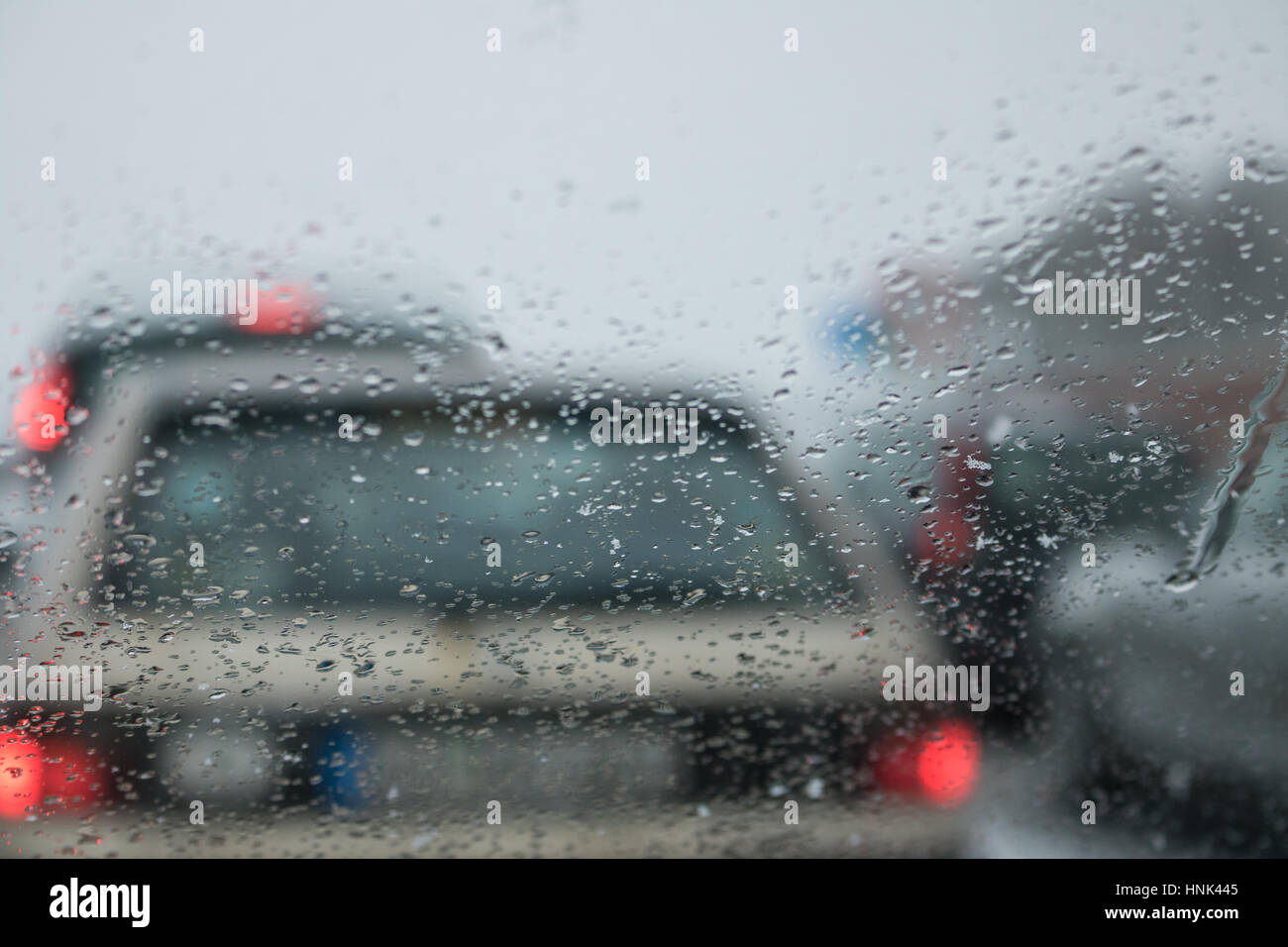 Schlechtes Wetter auf einer Autobahn - Stau Stockfoto