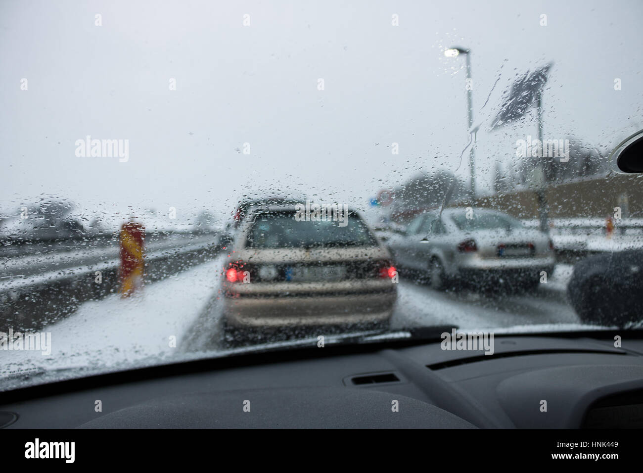 Schlechtes Wetter auf einer Autobahn - Stau Stockfoto