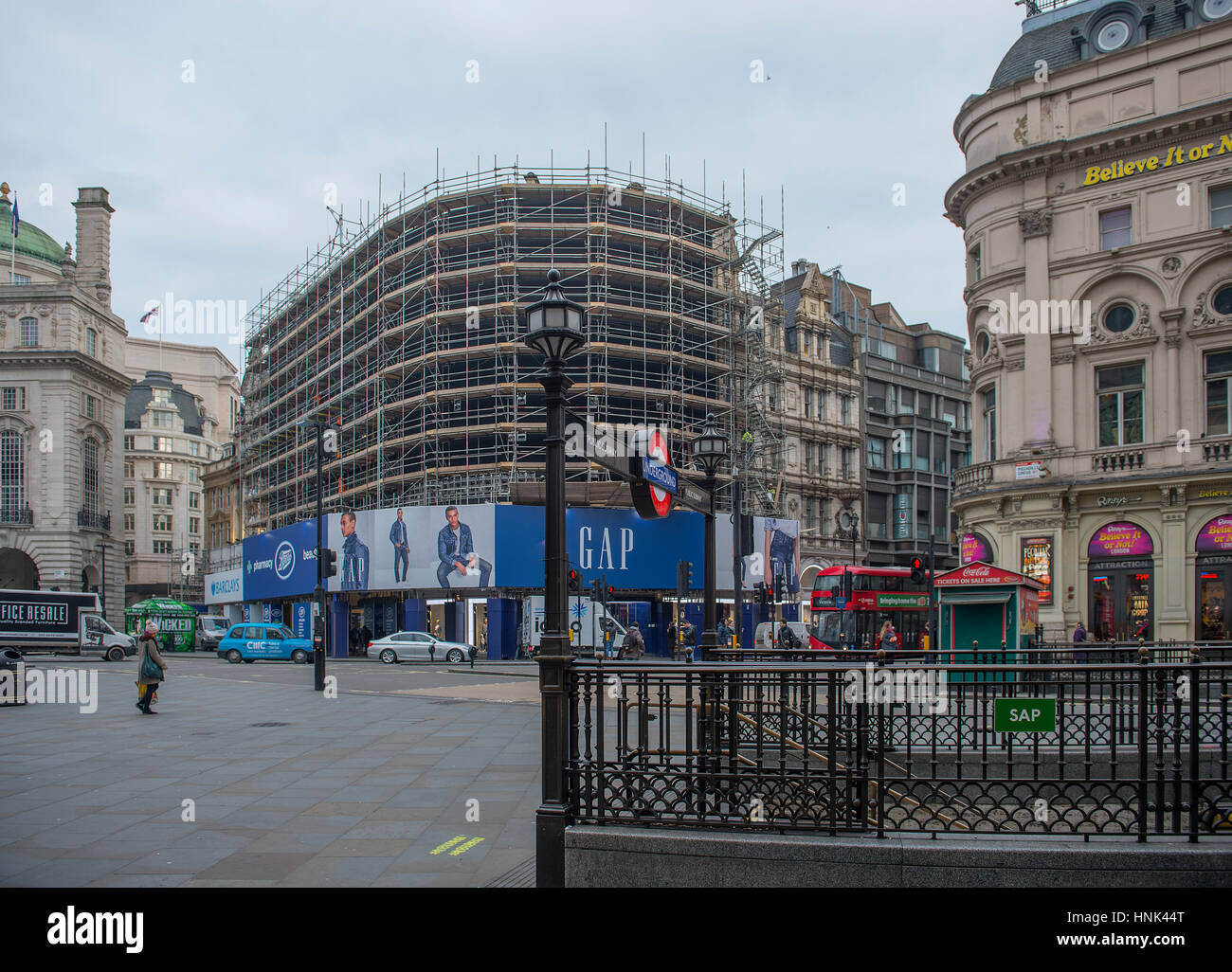 Piccadilly Circus Werbeschilder ausgeschaltet, so dass ein einziger neu gebogen ultra-high-Definition-Bildschirm bis Herbst 2017 installiert werden. Stockfoto