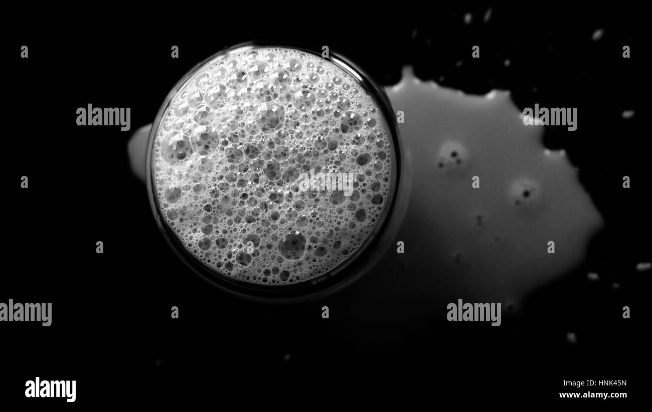 Heiße Schokolade trinken / heiße Schokolade, auch bekannt als heißer Kakao, Schokolade oder einfach nur Kakao zu trinken ist ein beheizter Getränk bestehend aus rasierte Schokolade Stockfoto