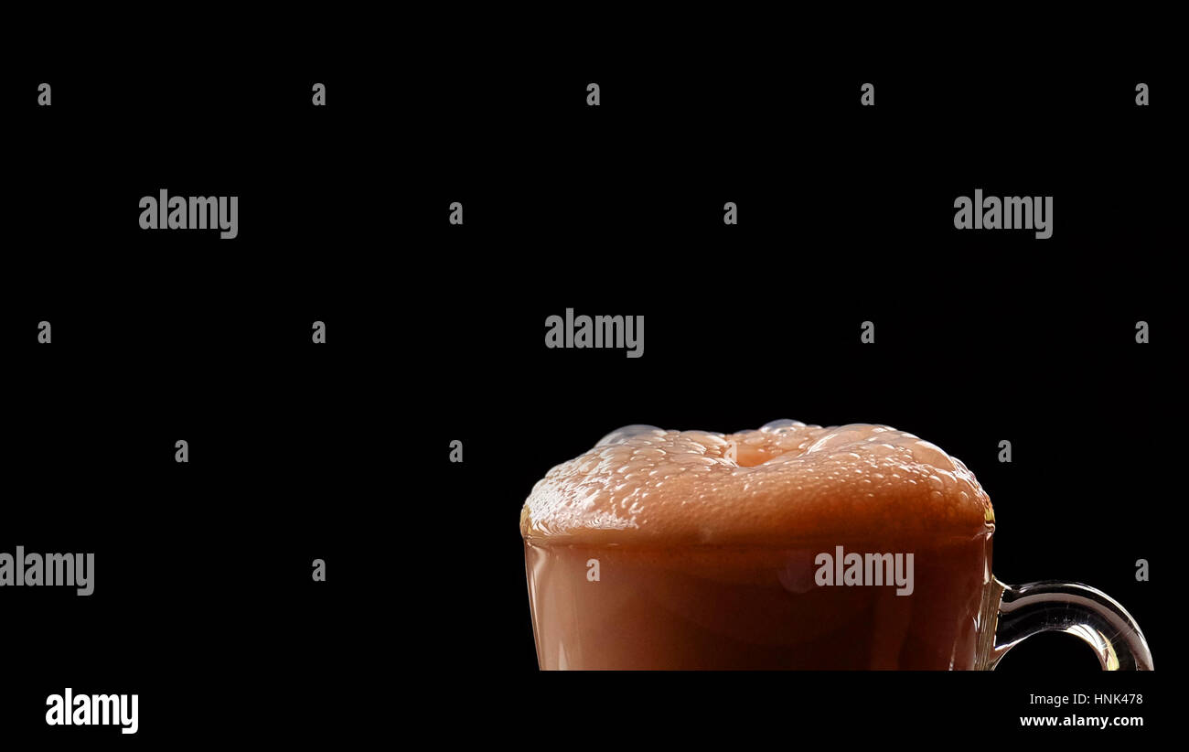 Heiße Schokolade trinken / heiße Schokolade, auch bekannt als heißer Kakao, Schokolade oder einfach nur Kakao zu trinken ist ein beheizter Getränk bestehend aus rasierte Schokolade Stockfoto