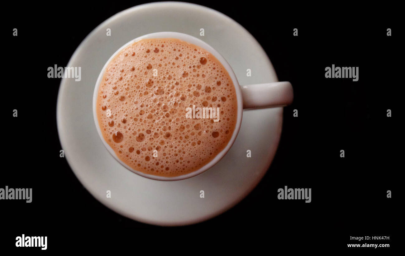 Heiße Schokolade trinken / heiße Schokolade, auch bekannt als heißer Kakao, Schokolade oder einfach nur Kakao zu trinken ist ein beheizter Getränk bestehend aus rasierte Schokolade Stockfoto