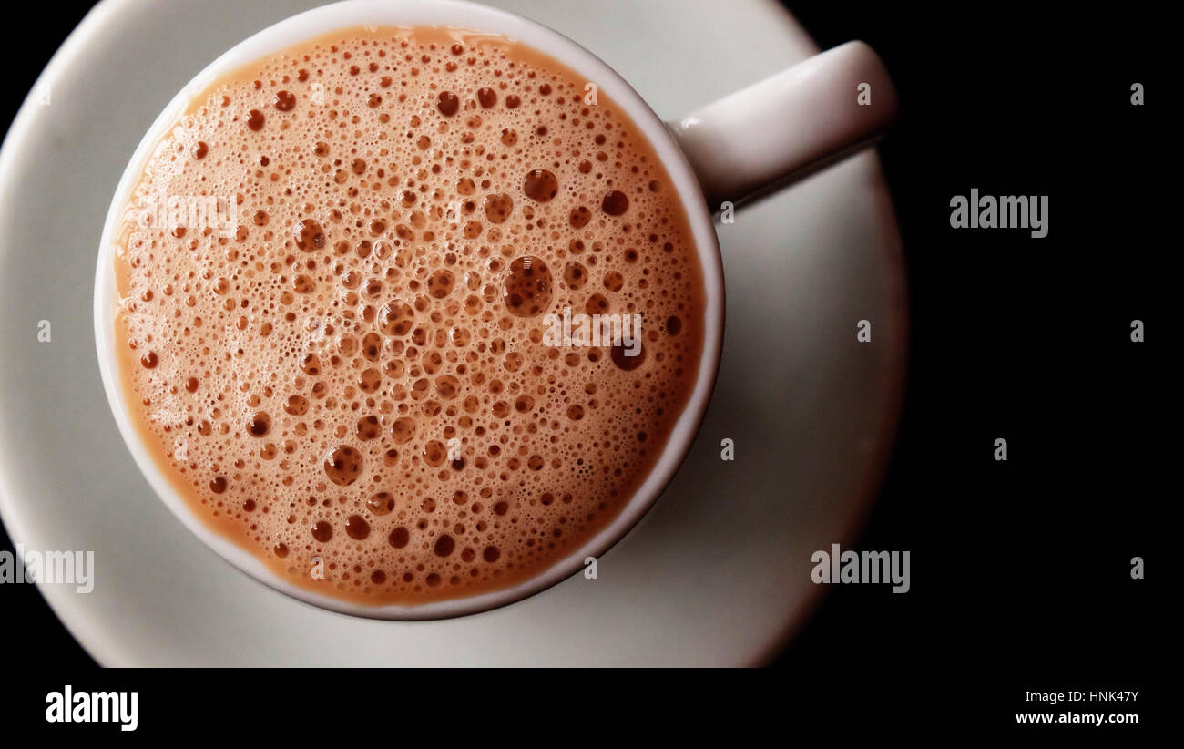 Heiße Schokolade trinken / heiße Schokolade, auch bekannt als heißer Kakao, Schokolade oder einfach nur Kakao zu trinken ist ein beheizter Getränk bestehend aus rasierte Schokolade Stockfoto